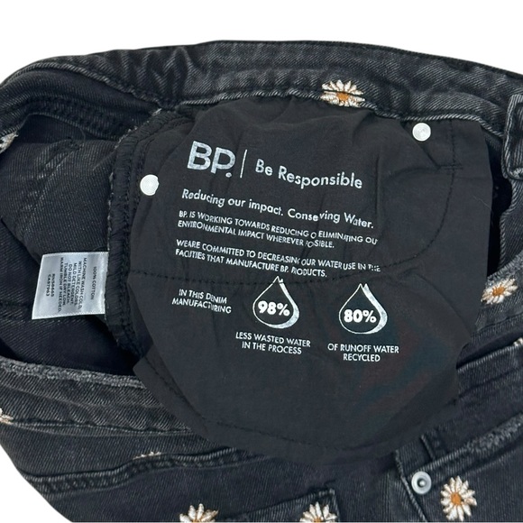 BP Black Denim Daisy Embroidered Jean Shorts Women’s 30 - Picture 3 of 6